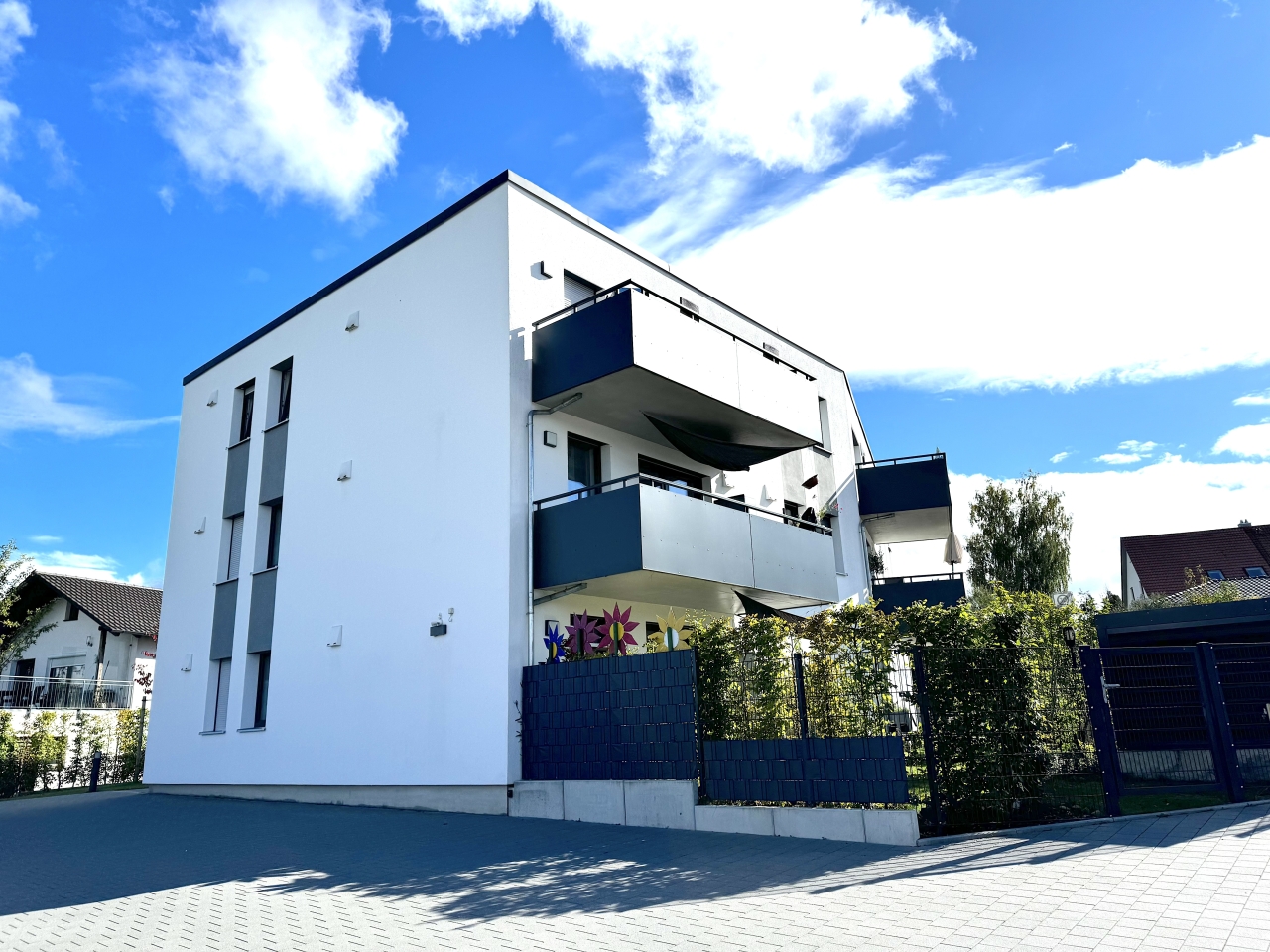 eco+ architekten - Projekt: Neubau eines Mehrfamilienhauses mit 9 Wohneinheiten im gefördeten Wohnungsbau im Effizienzhaus 40+ Standard