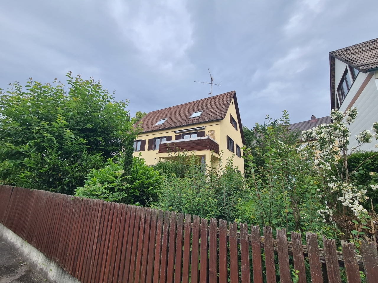eco+ architekten - Projekt: Sanierung des Daches und Umbau und Neuplanung einer Dachgeschosswohnung